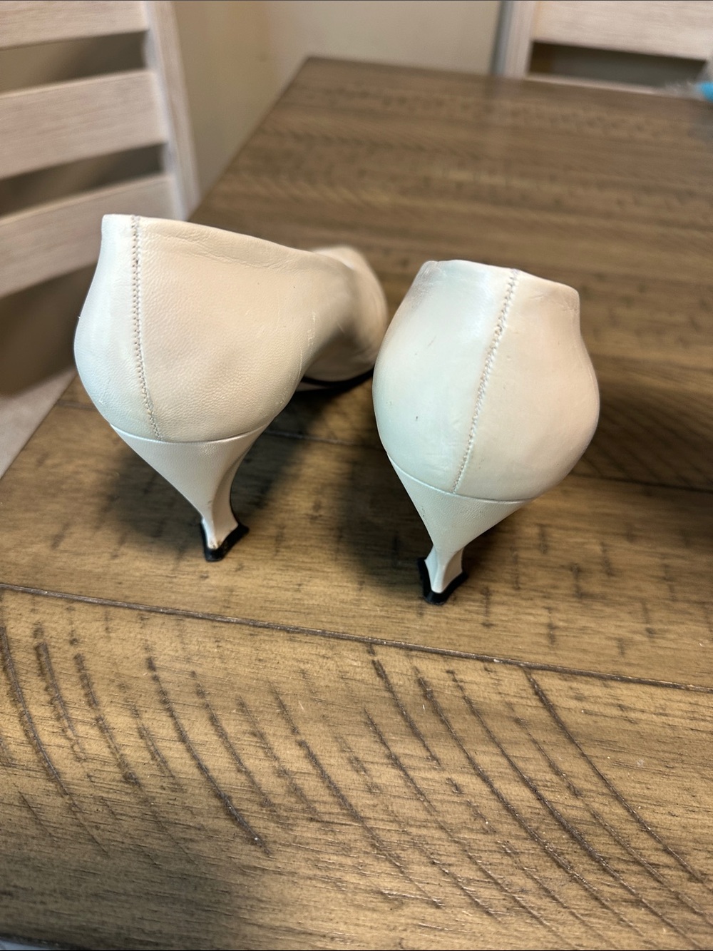 Via Spiga Ivory Pointed-Toe Leather Pumps - Picture 3 of 4
